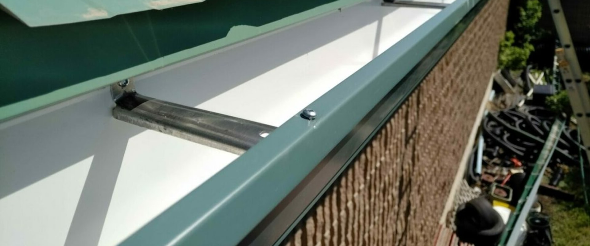 What Type of Hangers Should You Use When Installing Gutters?